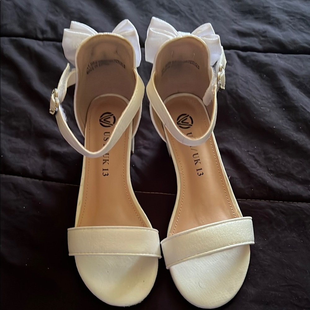 Elegant White Heels with Minimalist Design
